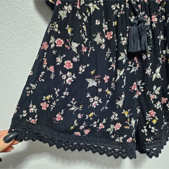 Abercrombie & Fitch Ditsy Floral Off Shoulder Floral Crochet Hem Romper Size XS - Picture 4 of 13